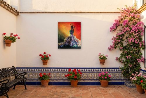 «Bailaora en rojo», cuadro original de Alicia Prado, colgado en un patio andaluz en Málaga