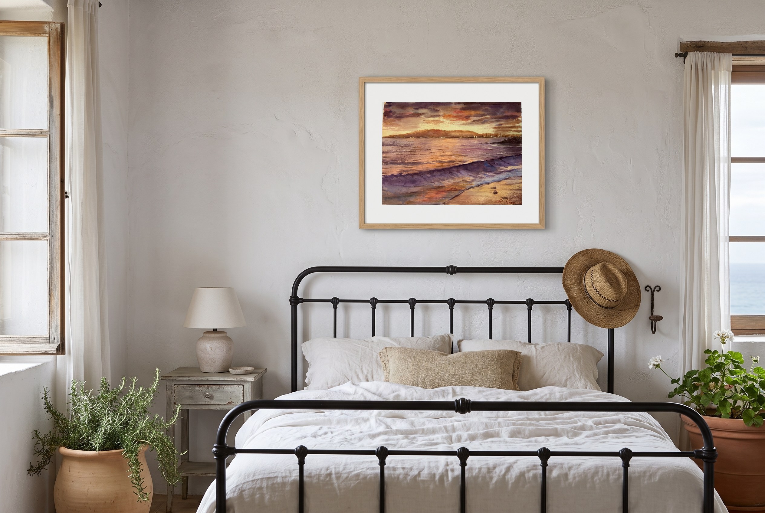 «Atardecer en la Caleta», cuadro original de Alicia Prado, colgado en dormitorio en Nerja con luz de mar