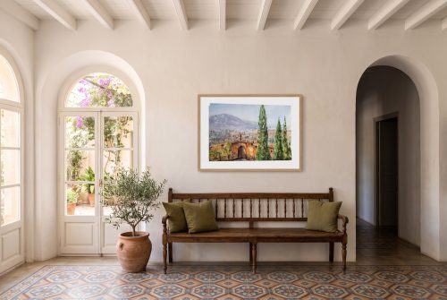 «Málaga desde el castillo», cuadro original de Alicia Prado, colgado en galería de un hotel boutique malagueño