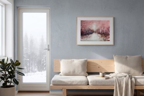 «Paisaje rosa», cuadro original de Alicia Prado, colgado en rincón de descanso en un solárium de montaña