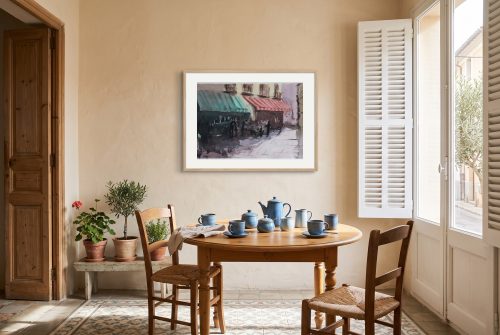 «Sombrita en el Chinitas», cuadro original de Alicia Prado, colgado en rincón de desayuno en una casa señorial malagueña