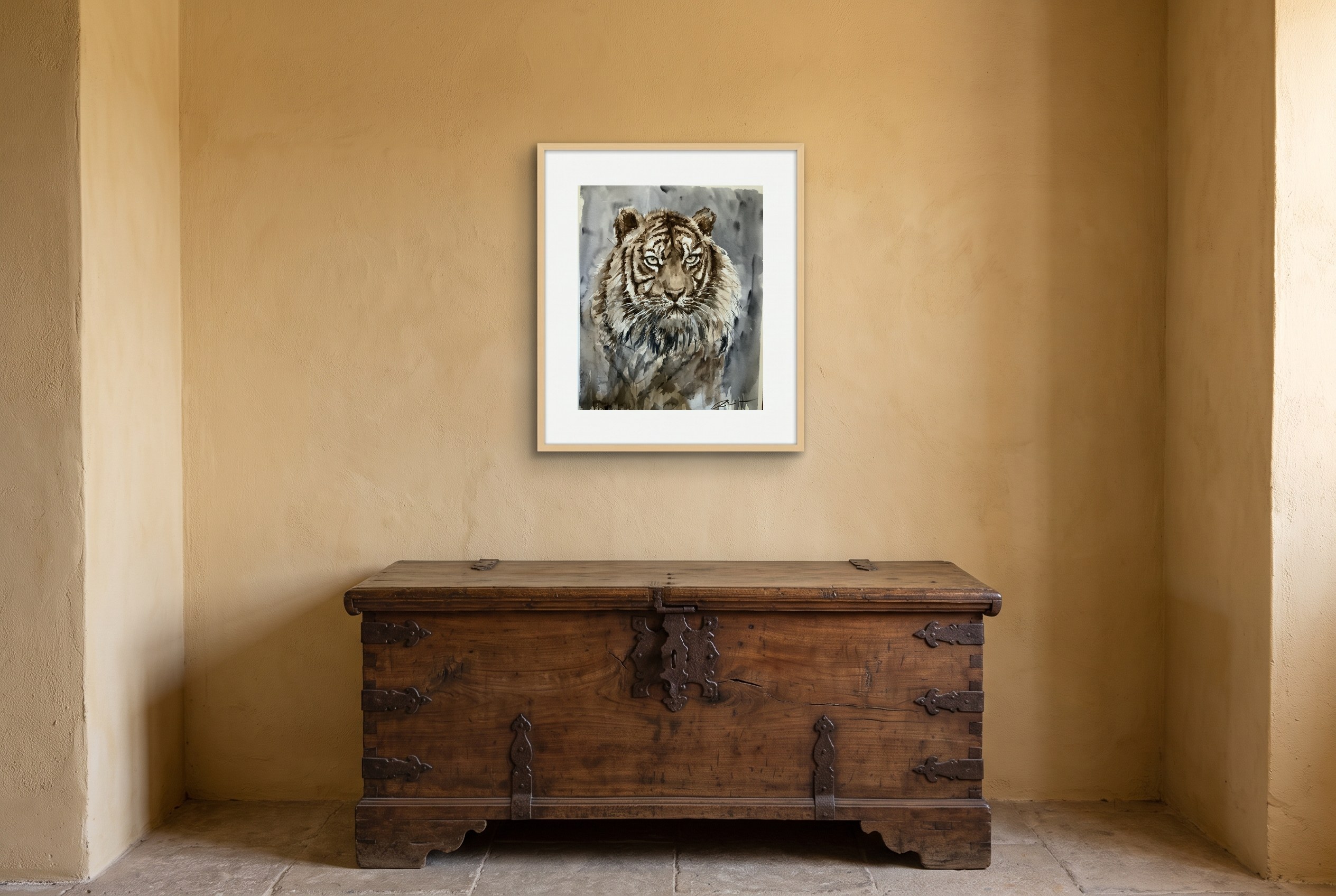 «Tigre de Bengala», cuadro original de Alicia Prado, colgado en recibidor de una casa de campo tradicional en la Serranía de Ronda